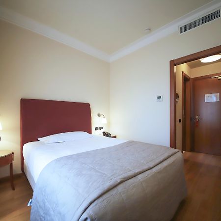 Monica Hotel Fiera Pregnana Milanese Buitenkant foto