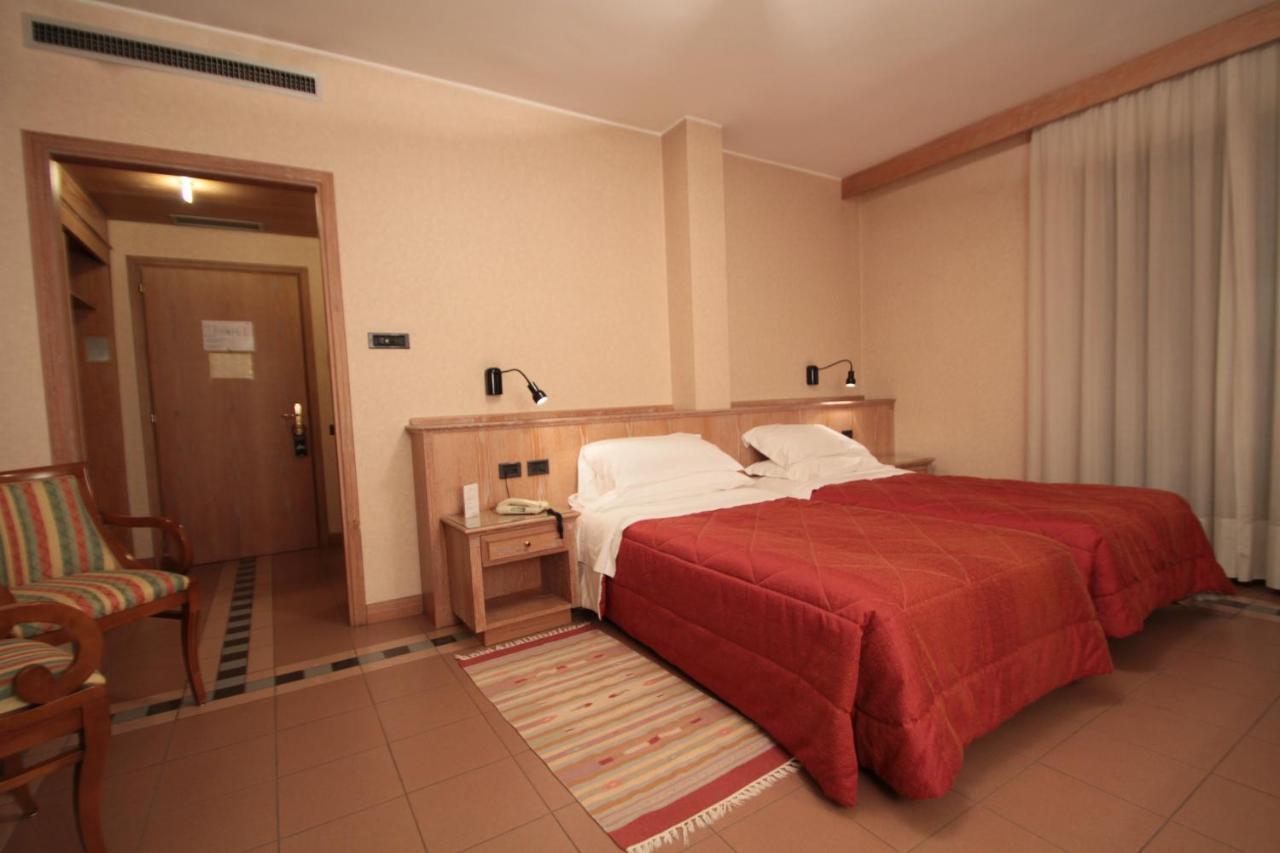Monica Hotel Fiera Pregnana Milanese Buitenkant foto