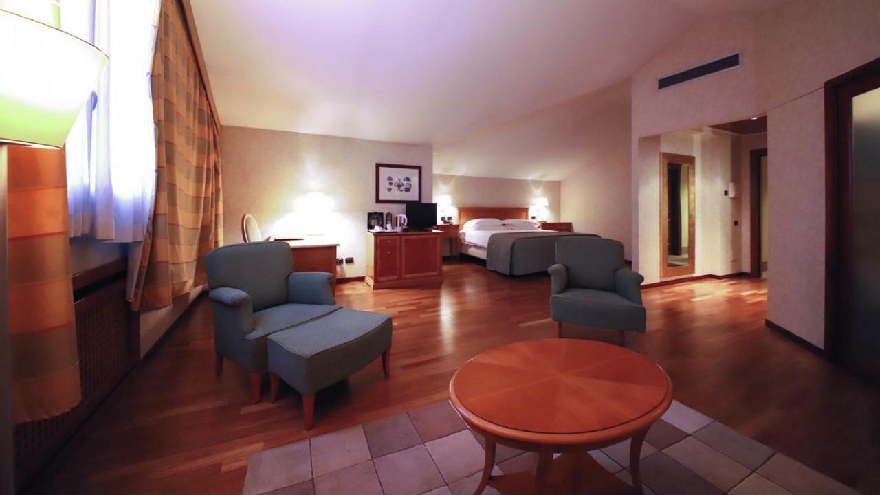 Monica Hotel Fiera Pregnana Milanese Buitenkant foto