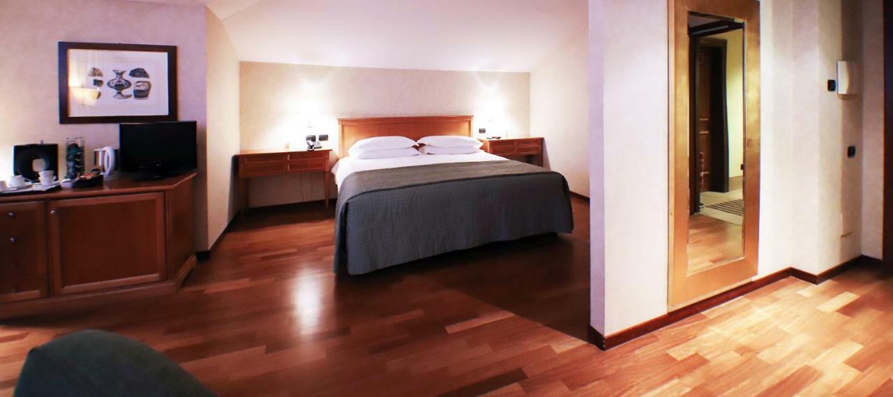 Monica Hotel Fiera Pregnana Milanese Buitenkant foto