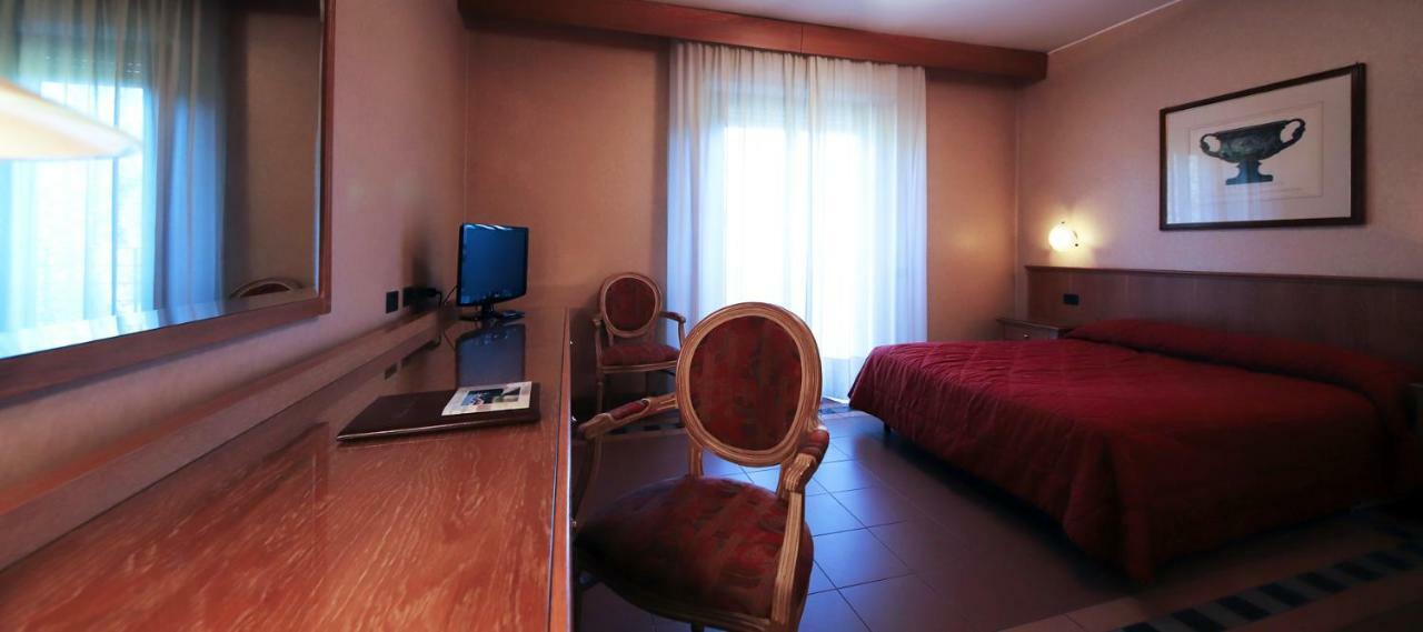 Monica Hotel Fiera Pregnana Milanese Buitenkant foto
