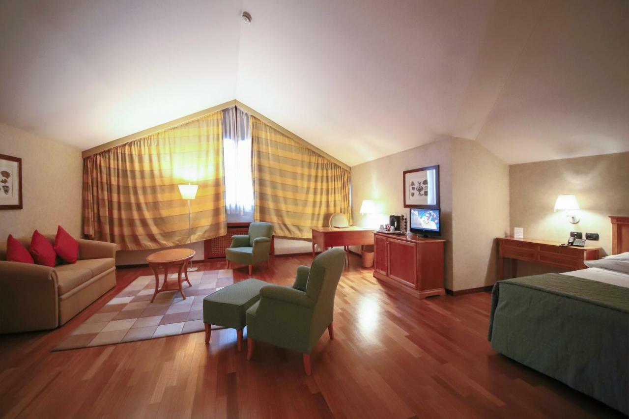 Monica Hotel Fiera Pregnana Milanese Buitenkant foto