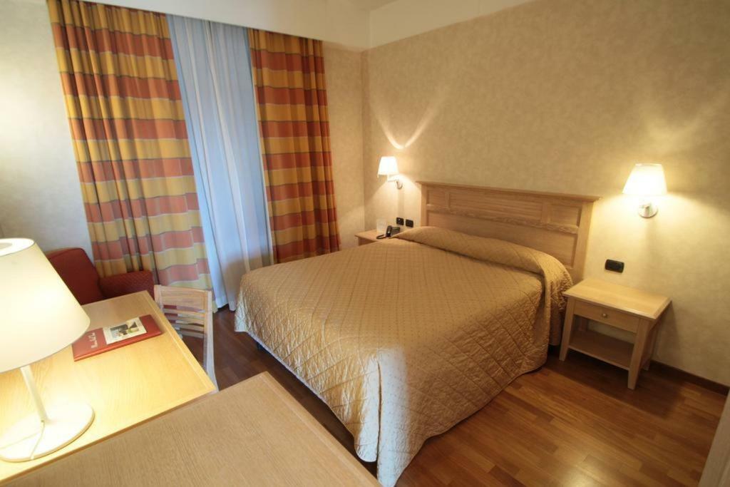 Monica Hotel Fiera Pregnana Milanese Buitenkant foto